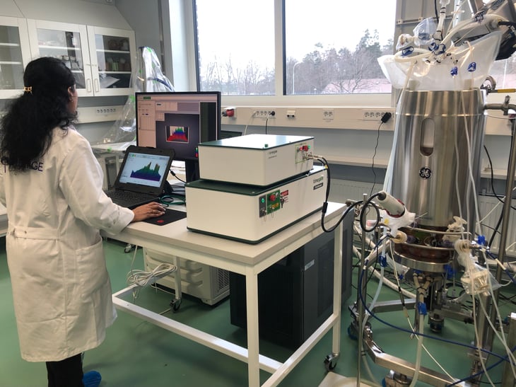 Timegate's Dr. Amutha Daniel monitoring the bioreactor with time-gated Raman in the Testa Challenge.