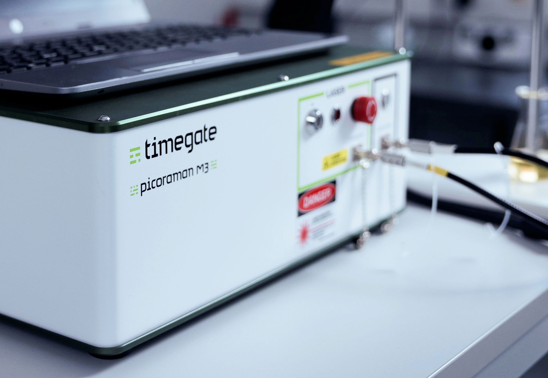 close-up-picoramanm3-raman-spectrometer