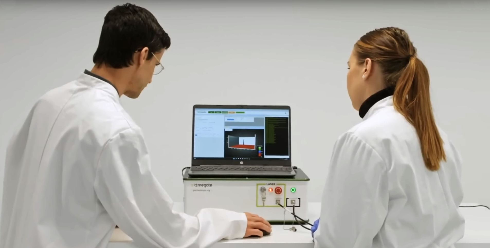 two-scientists-measuring-with-picoramanm3-spectrometer-compressed